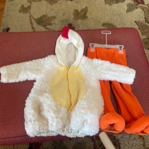 Old Navy Chicken Costume Size: 18-24 months.